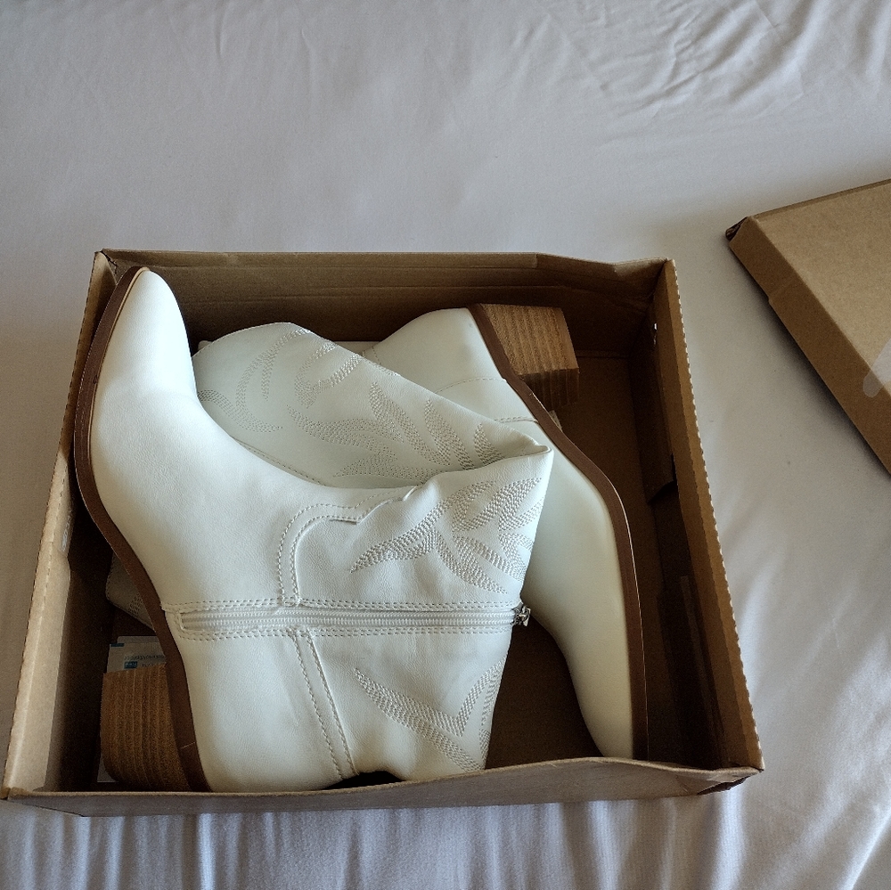Mi.iM Western boot. Name: INLAY, Color: WHITE size 9 faux leather - Picture 6 of 7